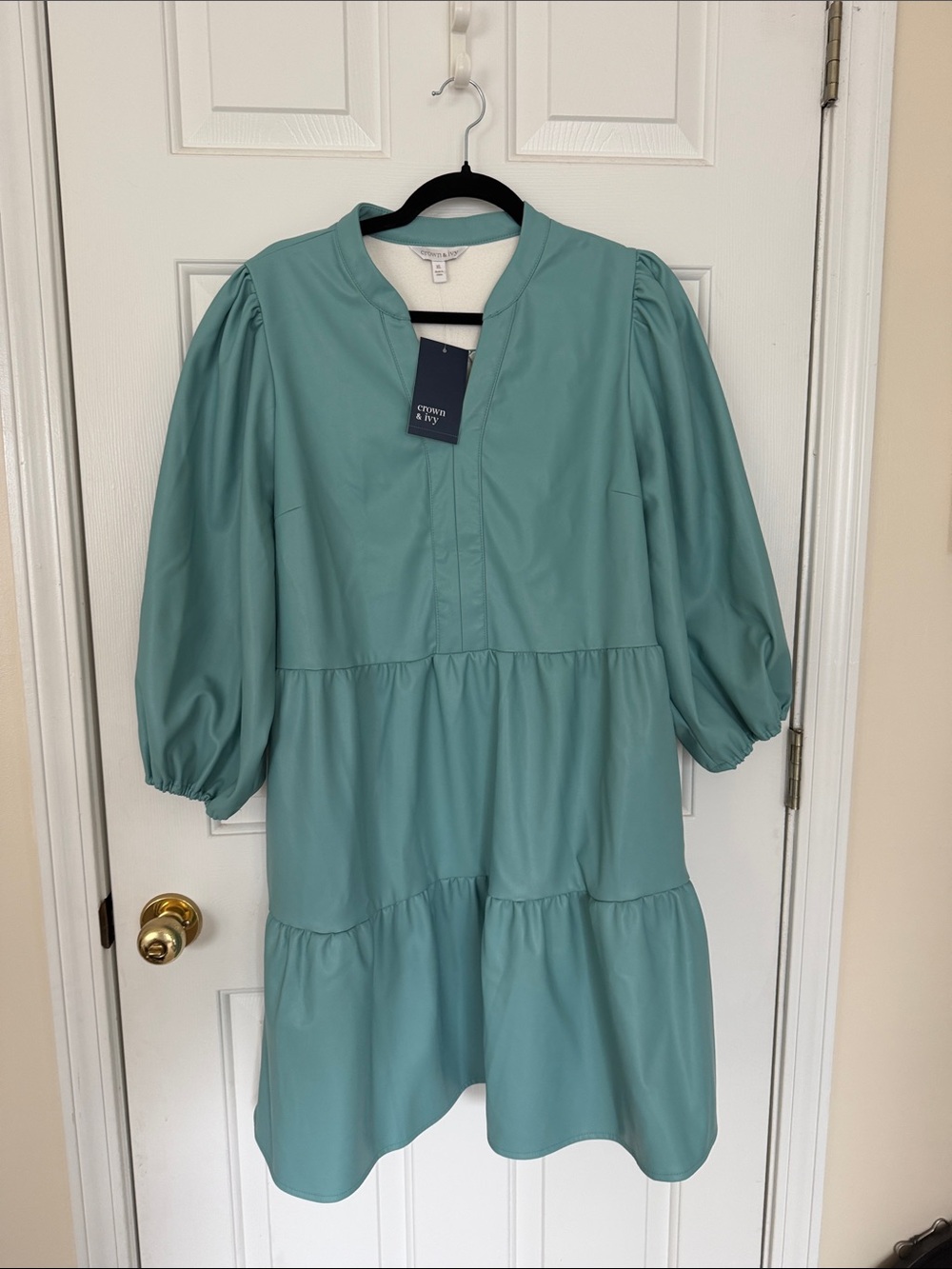 Crown & Ivy Mint Green Puff-Sleeve Tiered Mini Dress